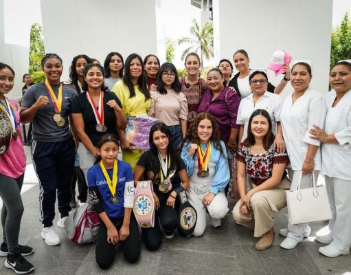 Dan calurosa bienvenida a Sheinbaum en Cancún