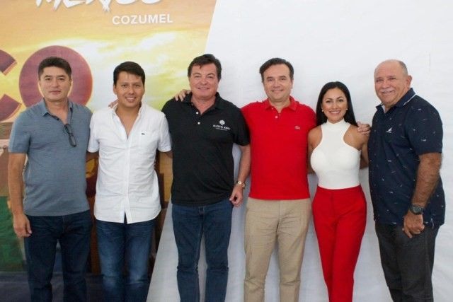 Cada vez son más los eventos en Cozumel en donde aparece Félix González Canto 