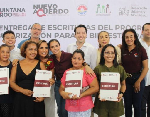 Ana Paty junto a Mara dan certeza jurídica a 64 familias que reciben escrituras de sus viviendas
