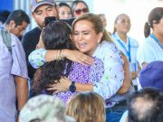 Lili Campos inaugura instalaciones de salud y entrega cartillas de salud a familias