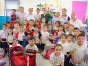 Ayuda Ana Paty Peralta en entrega de mochilas y útiles escolares del gobierno del estado