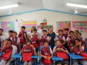 Entrega Pablo Bustamante 360 paquetes escolares gratuitos en Cancún
