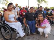 Entrega Mara Lezama sillas de ruedas y apoyos funcionales