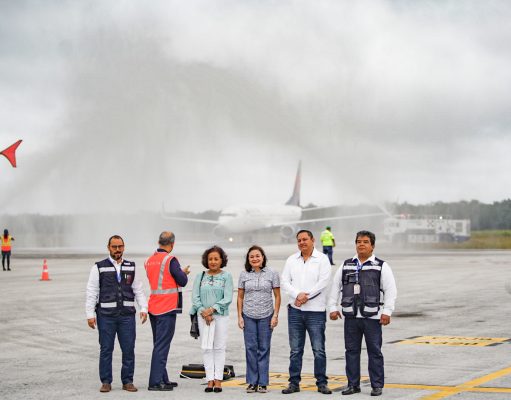 Celebra Juanita Alonso regreso de Delta Airlines a Cozumel