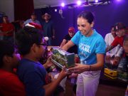 Festeja Ana Paty Peralta posada navideña con niñas y niños de Fundación Aitana