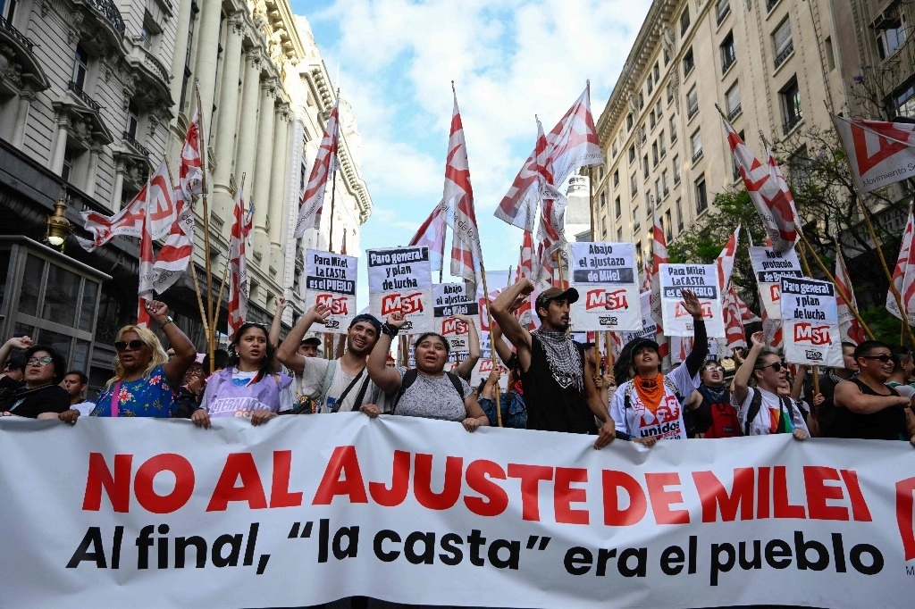 furia-de-argentinos-ante-las-privatizaciones-de-milei-6641html-argentinajpg-4307html-31518545-891d-4fb6-ad31-02438259b342.jpgljnimgndimage=fullsize