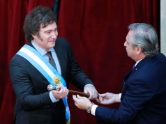 Asume Javier Milei presidencia de Argentina con un llamado a un ajuste económico contundente