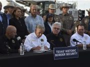 Promulga Texas ley que expulsa a personas si parecen migrantes