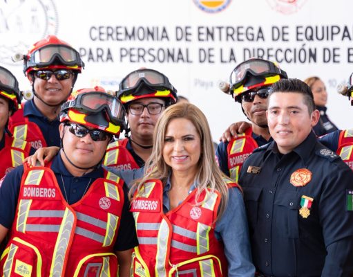 Entrega Lili Campos la mayor donación de equipo al H. Cuerpo de Bomberos de Solidaridad