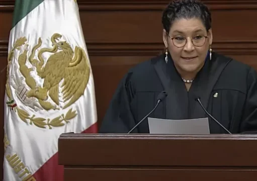 Asume Lenia Batres cargo de ministra y acusa a la SCJN de incurrir en «excesos»
