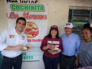 Vecinos de la colonia Tres Reyes en Cancún reciben a los candidatos Gino Segura y Mildred Ávila