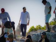 Participa Eugenio Segura en limpieza de Playa Tortugas de Cancún