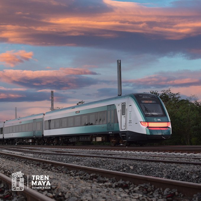 Tren maya atardecer