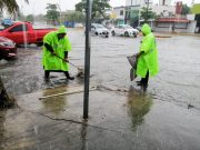Ante lluvias, realizan limpieza de alcantarillas en Solidaridad