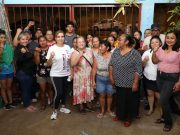 Dan vecinos de Villas Riviera su voto de confianza a Lili Campos