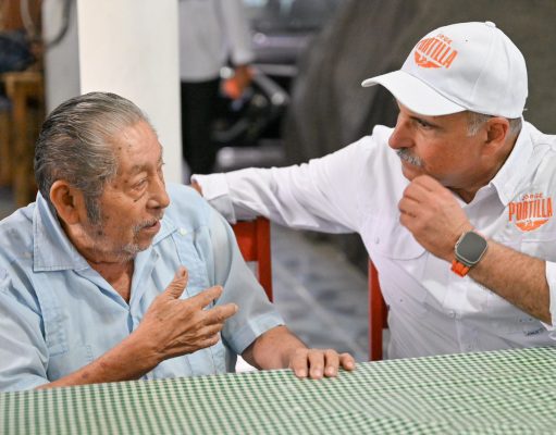 Don Martiniano Pech, fundador de Tulum, apoya a Portilla
