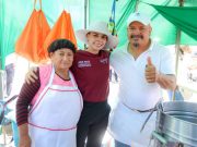 Recorre Ana Paty Peralta tianguis de la supermanzana 100