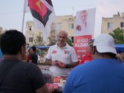 Hugo Alday recorre el tianguis de Paseos del Mar en el distrito 5, para escuchar las necesidades de la comunidad