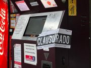Clausuran autoridades cajeros y plumas de estacionamiento de plaza “Las Américas”