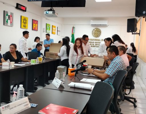 Entrega INE lista nominal a partidos políticos