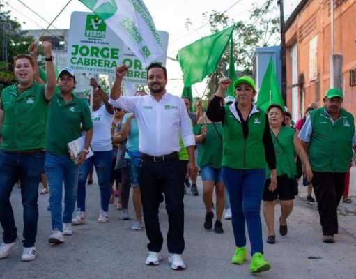 Rescatará Jorge Cabrera espacios para los adultos mayores en el Distrito 08 de Cancún