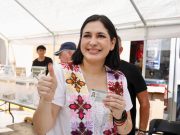 Estefanía Mercado ejerce su voto en la casilla 0911