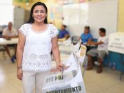 Acude Blanca Merari a emitir su voto en Puerto Morelos