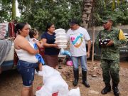 Sistema DIF Quintana Roo entrega cerca de 400 apoyos alimentarios a familias afectadas por lluvias e inundaciones en Chetumal