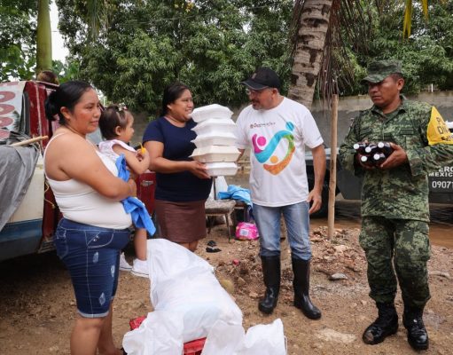 Sistema DIF Quintana Roo entrega cerca de 400 apoyos alimentarios a familias afectadas por lluvias e inundaciones en Chetumal