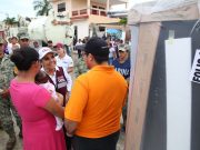 Mara Lezama realiza recorridos domiciliarios por colonias de Chetumal afectadas por inundaciones