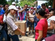 Mara Lezama continúa recorriendo zonas inundadas para llevar apoyo integral a familias de Bacalar