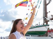 Juanita Alonso despide al buque escuela «Simón Bolivar» de Venezuela