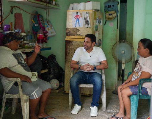 Continua en contacto Renán Sánchez Tajonar con los cozumeleños para conocer y atender necesidades