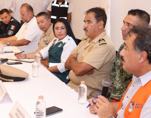 Se declara listo Puerto Morelos para recibir al huracán Beryl