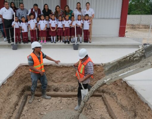 Entrega Mara Lezama escuela de nueva creación en el fraccionamiento Cielo Nuevo en Cancún