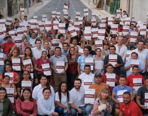 Logra Mara Lezama dar certidumbre de su hogar a 740 familias en Cancún