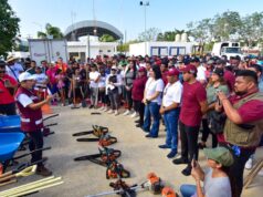 Participa Estefanía Mercado y su equipo de voluntarios en mega jornada de limpieza en Puerto Aventuras