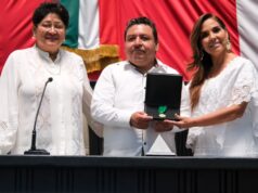 Entregan Medalla al Mérito Indígena “Cecilio Chí” a Wildernain Villegas Carrillo por su contribución a la preservación de la cultura maya