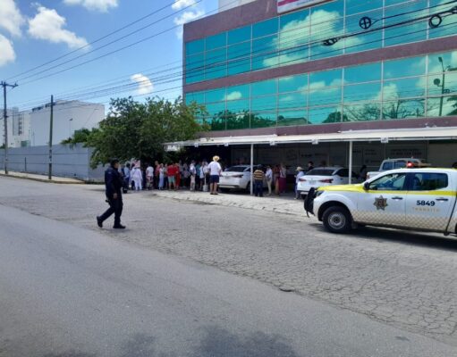 Se suma Quintana Roo a manifestación de «Marea rosa» en INE de Cancún