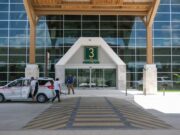 Establecen tarifas más bajas y regulación para transporte turístico en el Aeropuerto Internacional de Tulum