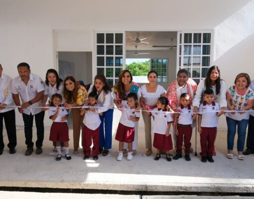 Mara Lezama inaugura el ciclo escolar 2024-2025 con entrega de uniformes, útiles y mochilas gratuitos