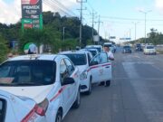 Protestan con bloqueo carretero, taxistas de Tulum por detención de Eliazar «N»