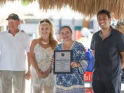 Recibe Juanita Alonso reconocimiento del Patronato de Bomberos de Cozumel