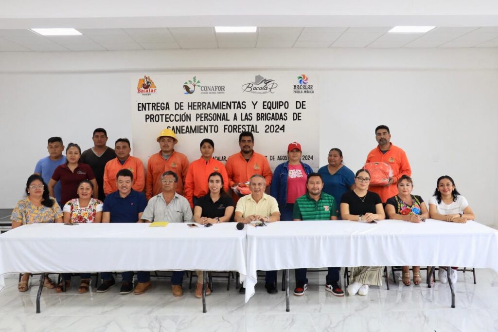 Bacalar entrega de herramientas y equipo de protección a brigadas de ...