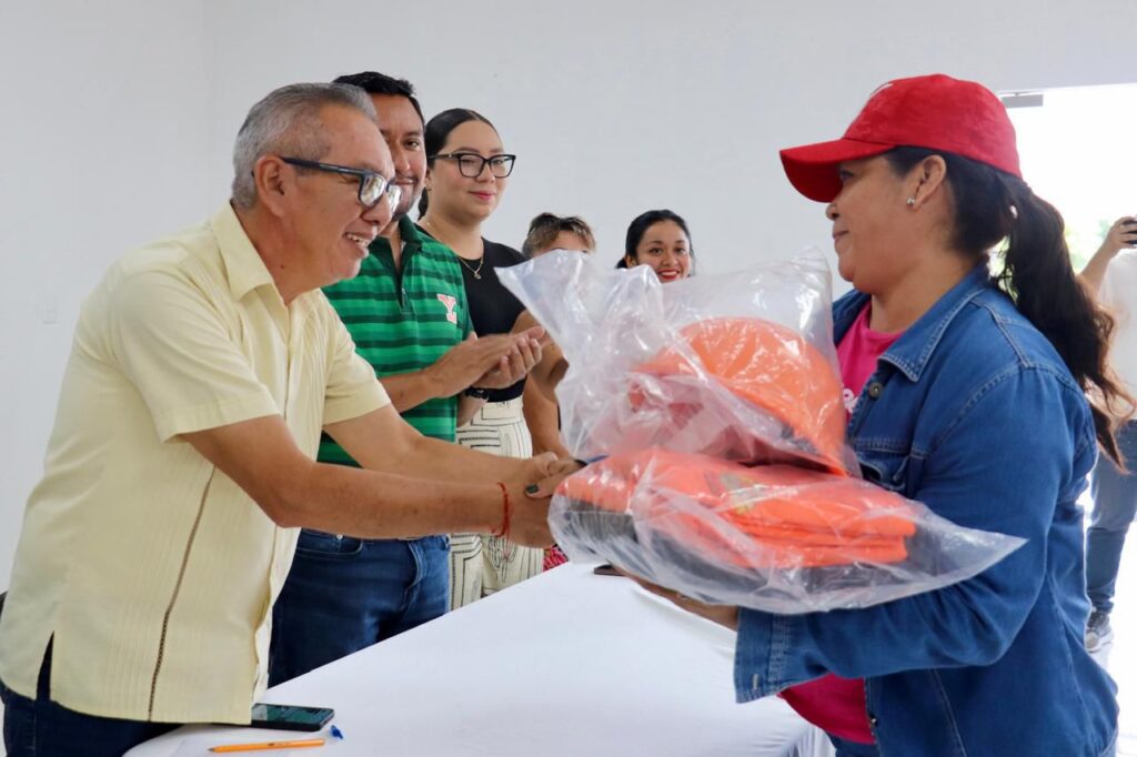 Bacalar entrega de herramientas y equipo de protección a brigadas de ...