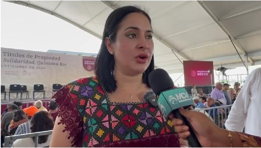 Estefanía Mercado entrega de títulos