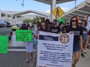 Llevan protesta contra reforma al Poder Judicial al Aeropuerto de Cancún