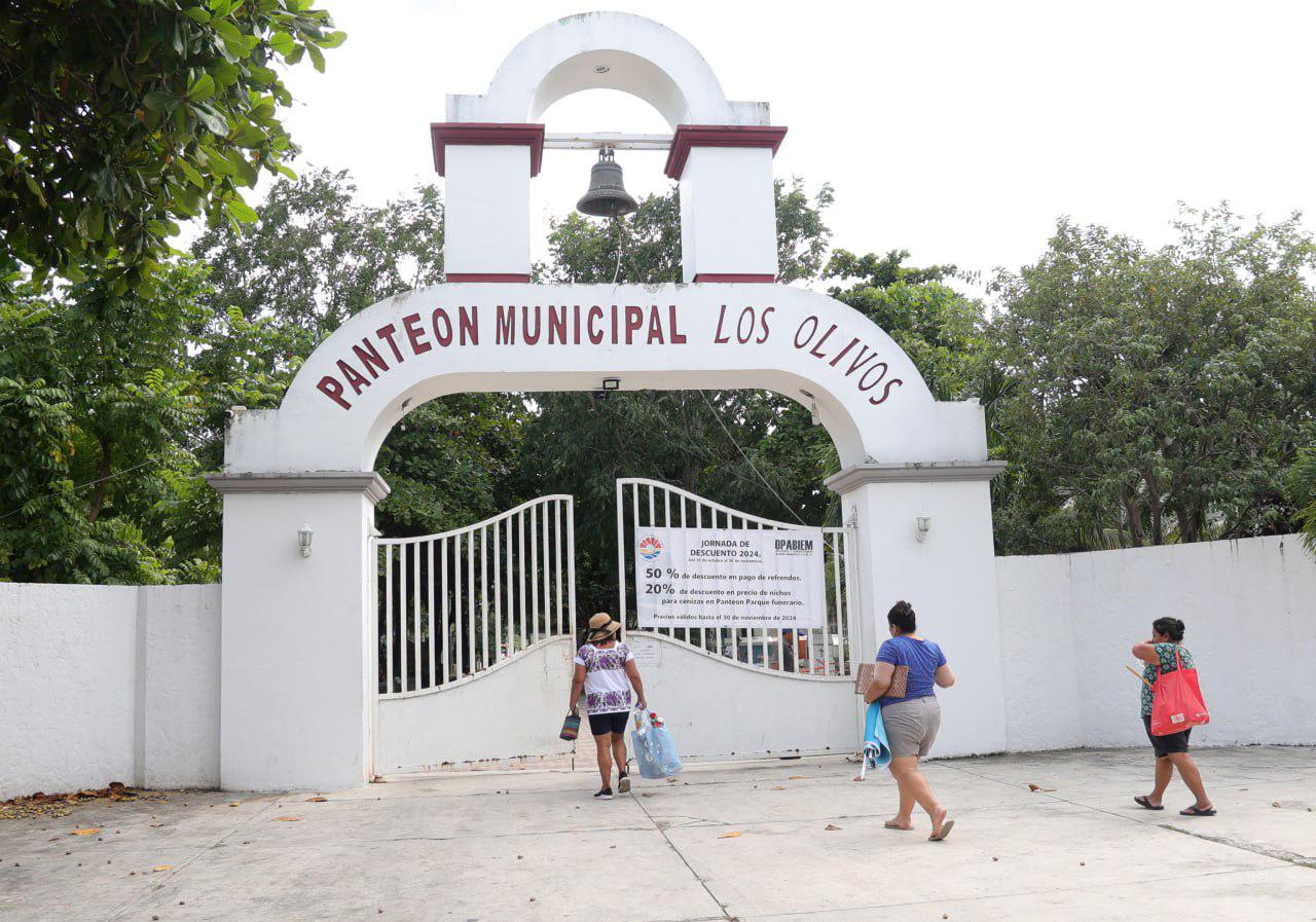 2024-10-30 Panteón Los Olivos Día de Muertos