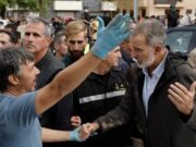 Reyes de España son abucheados por catástrofe en Valencia