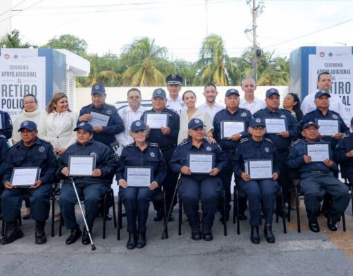 Reconoce Ana Paty Peralta trayectoria ejemplar de 14 policías en retiro